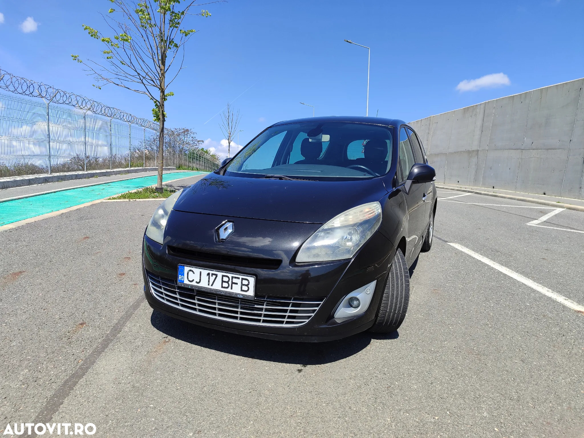 Renault Grand Scenic 1.9 dCi FAP Avantage - 2