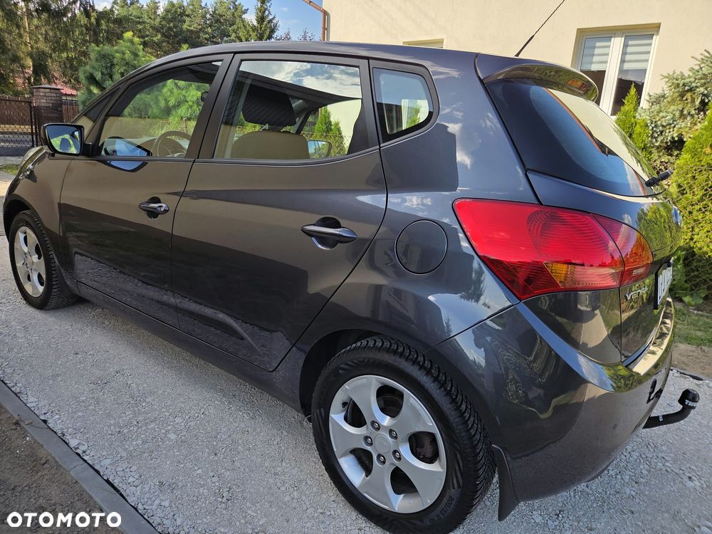 Kia Venga 1.6 L - 11