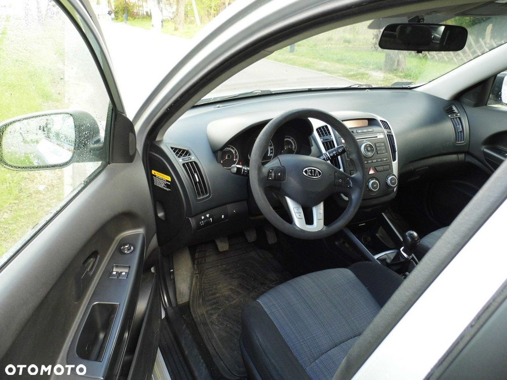 Kia Ceed - 4