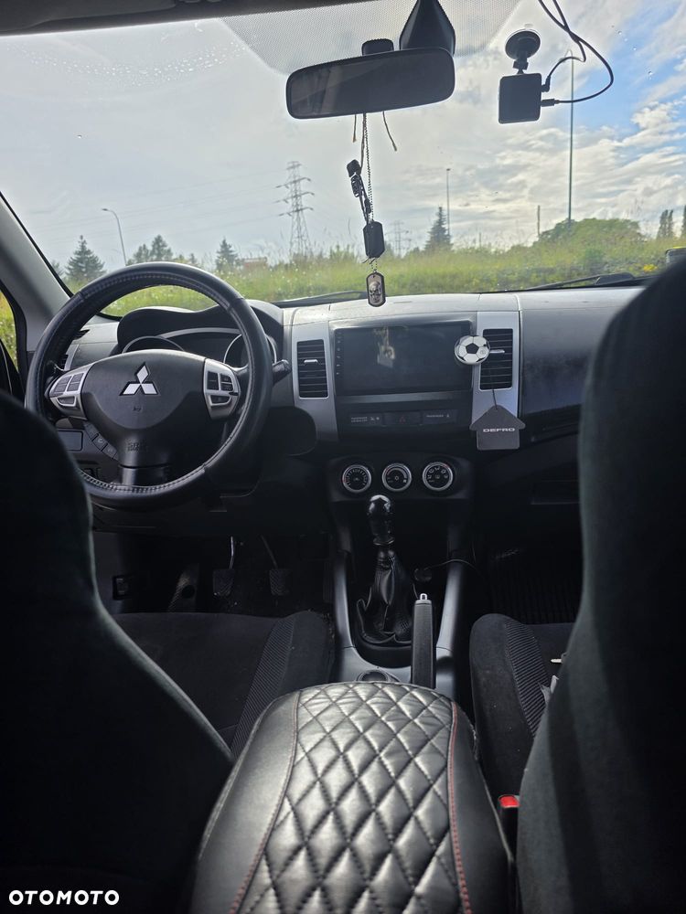 Mitsubishi Outlander 2.0 DID Intense + - 9