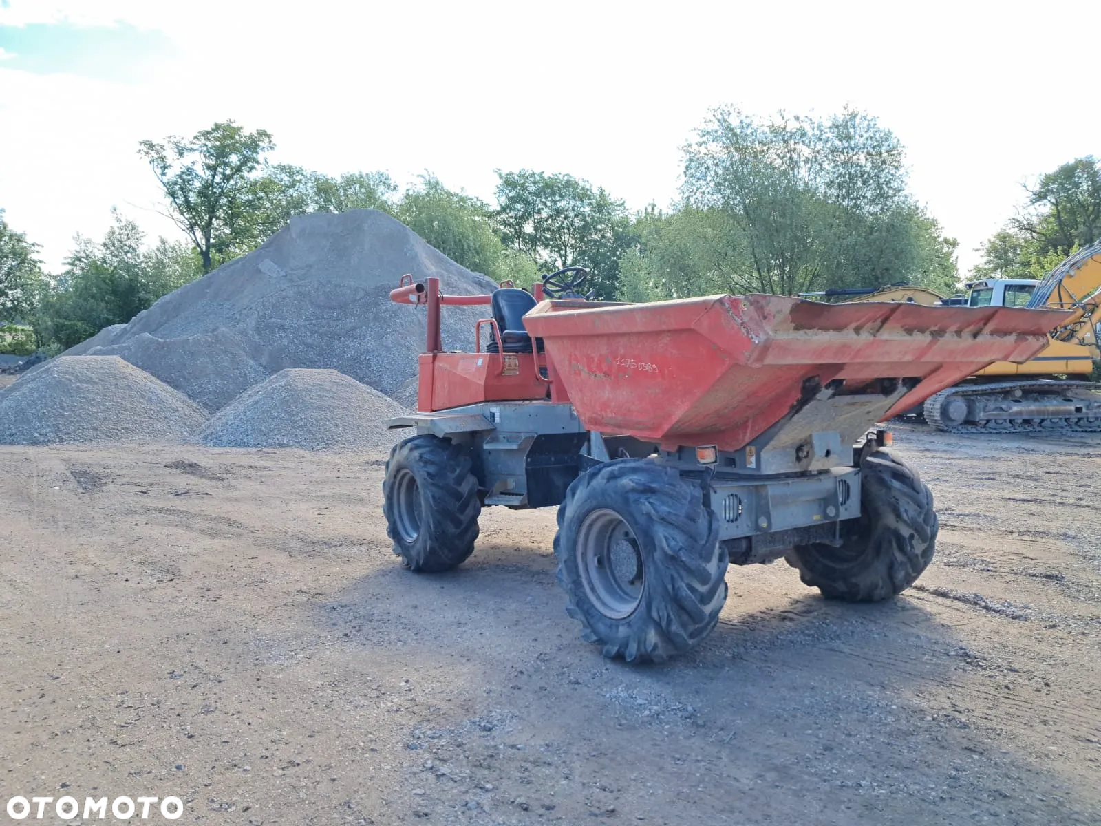 Thwaites MACH664 - 10