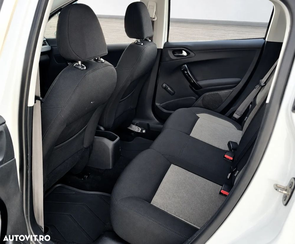 Peugeot 208 82 VTI Allure - 10