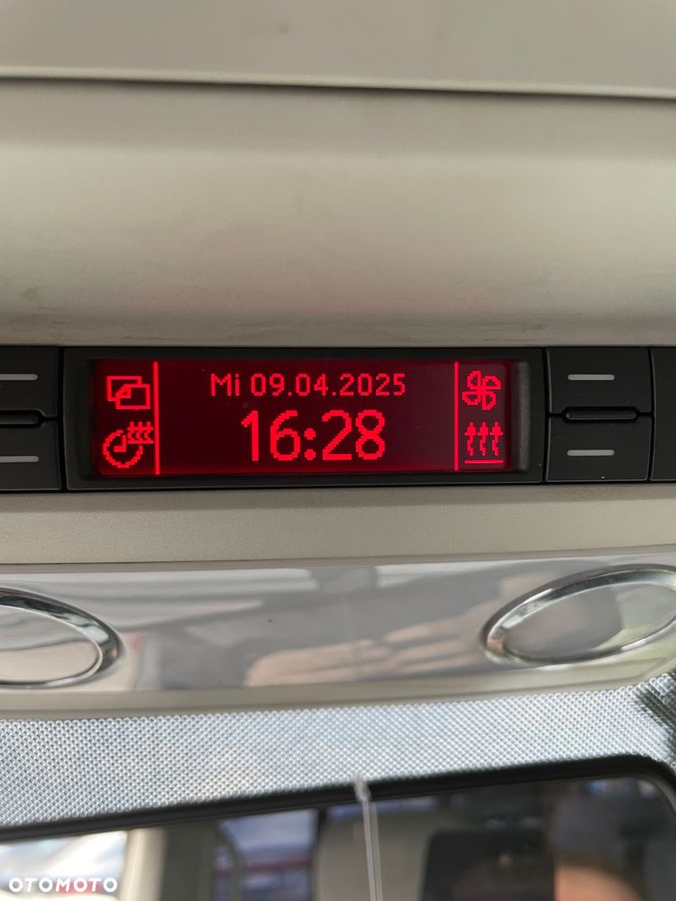 Volkswagen Caravelle - 20