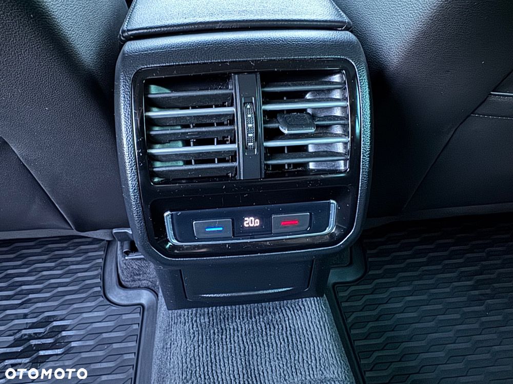 Volkswagen Passat - 25