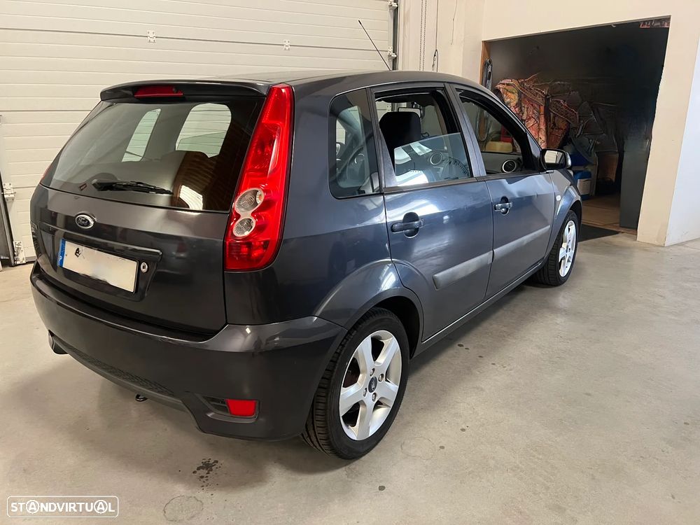 Ford Fiesta 1.25 Ghia - 8