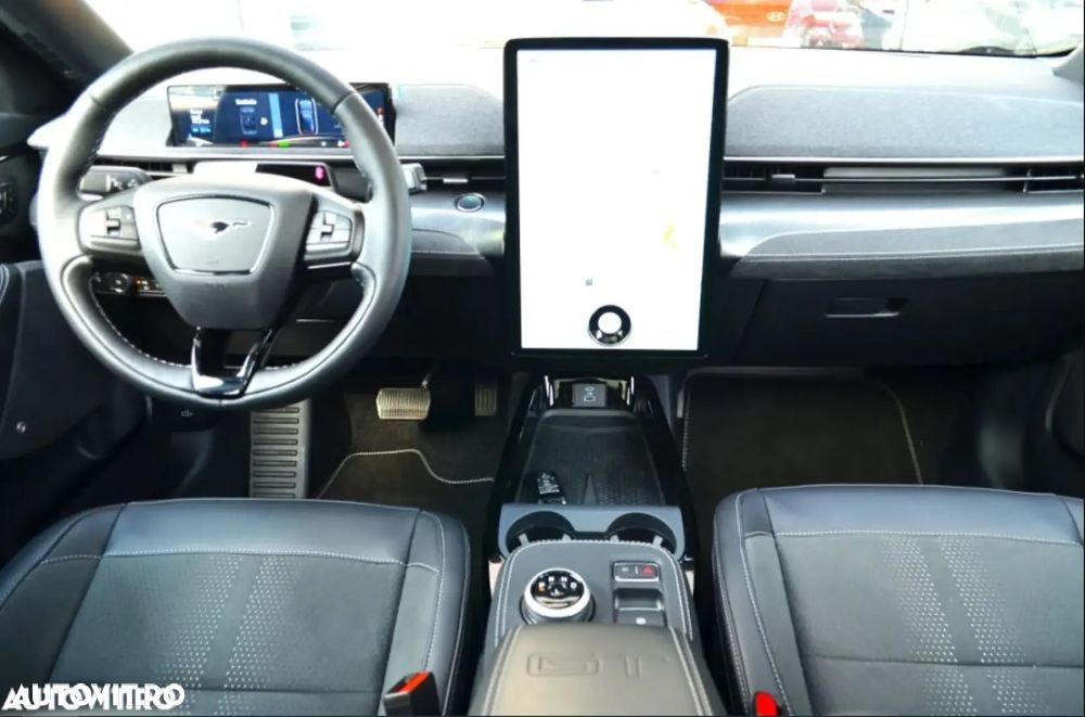 Ford Mustang Mach-E - 8