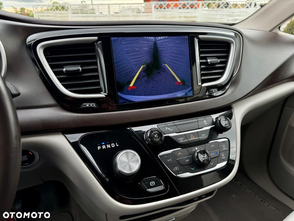 Chrysler Pacifica - 14