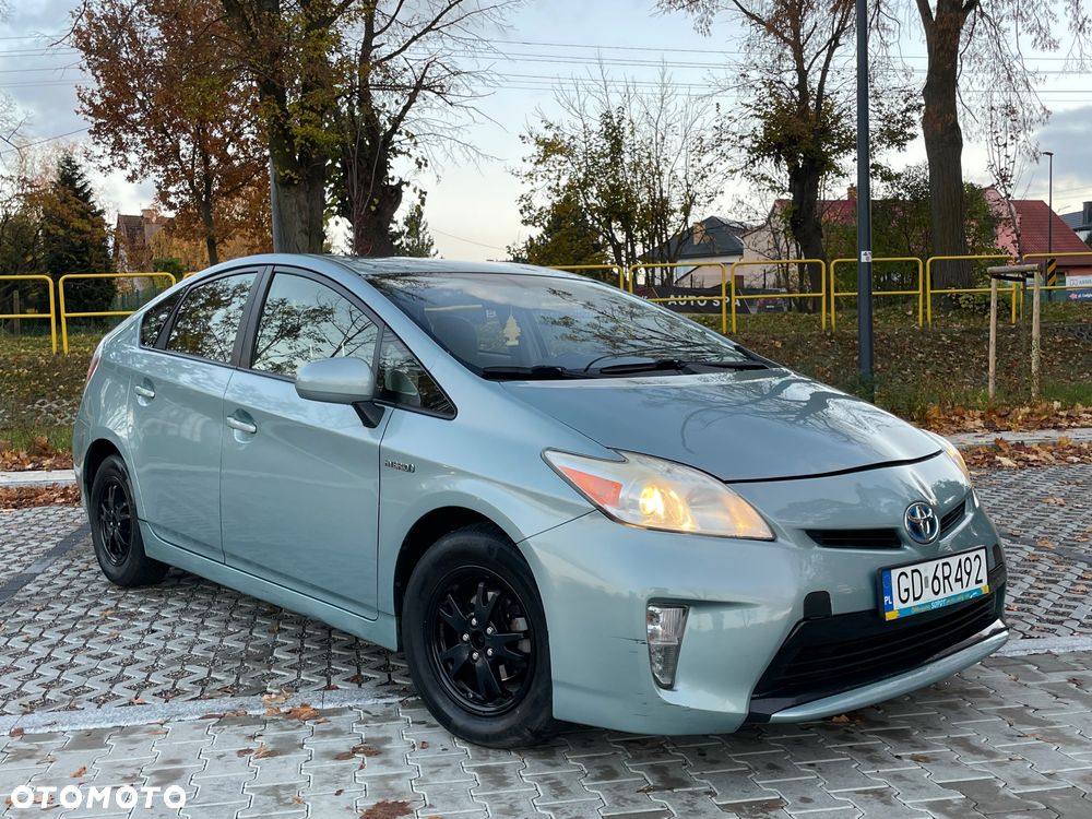 Toyota Prius (Hybrid) Executive - 3