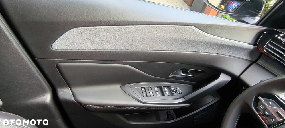 Peugeot 308 1.6 Hybrid PHEV Allure Pack EAT8 - 13