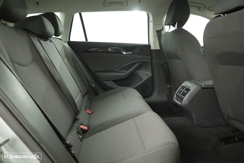 VW Passat Variant 1.5 TSI eHybrid DSG - 21
