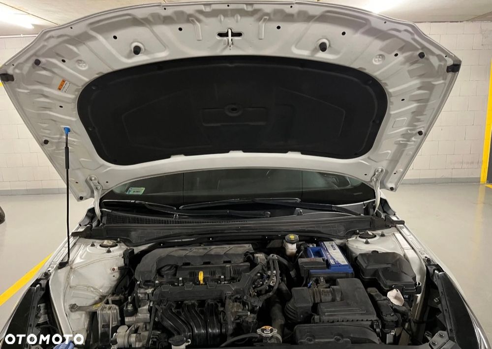 Hyundai Elantra 1.6 Executive CVT - 18