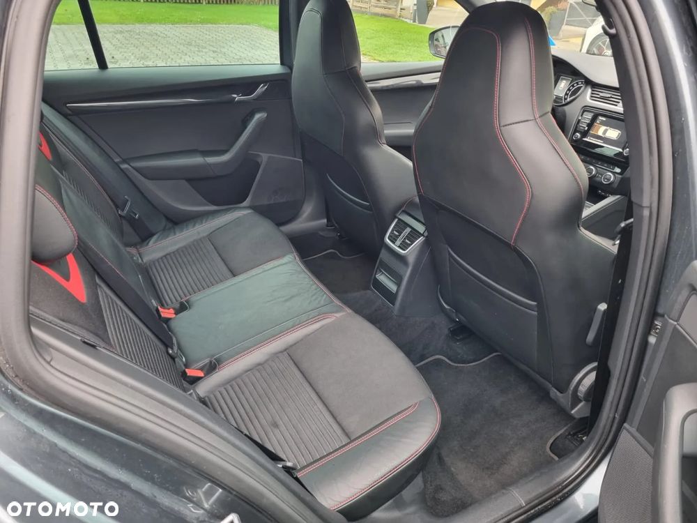 Skoda Octavia Combi 2.0 TDI RS - 11