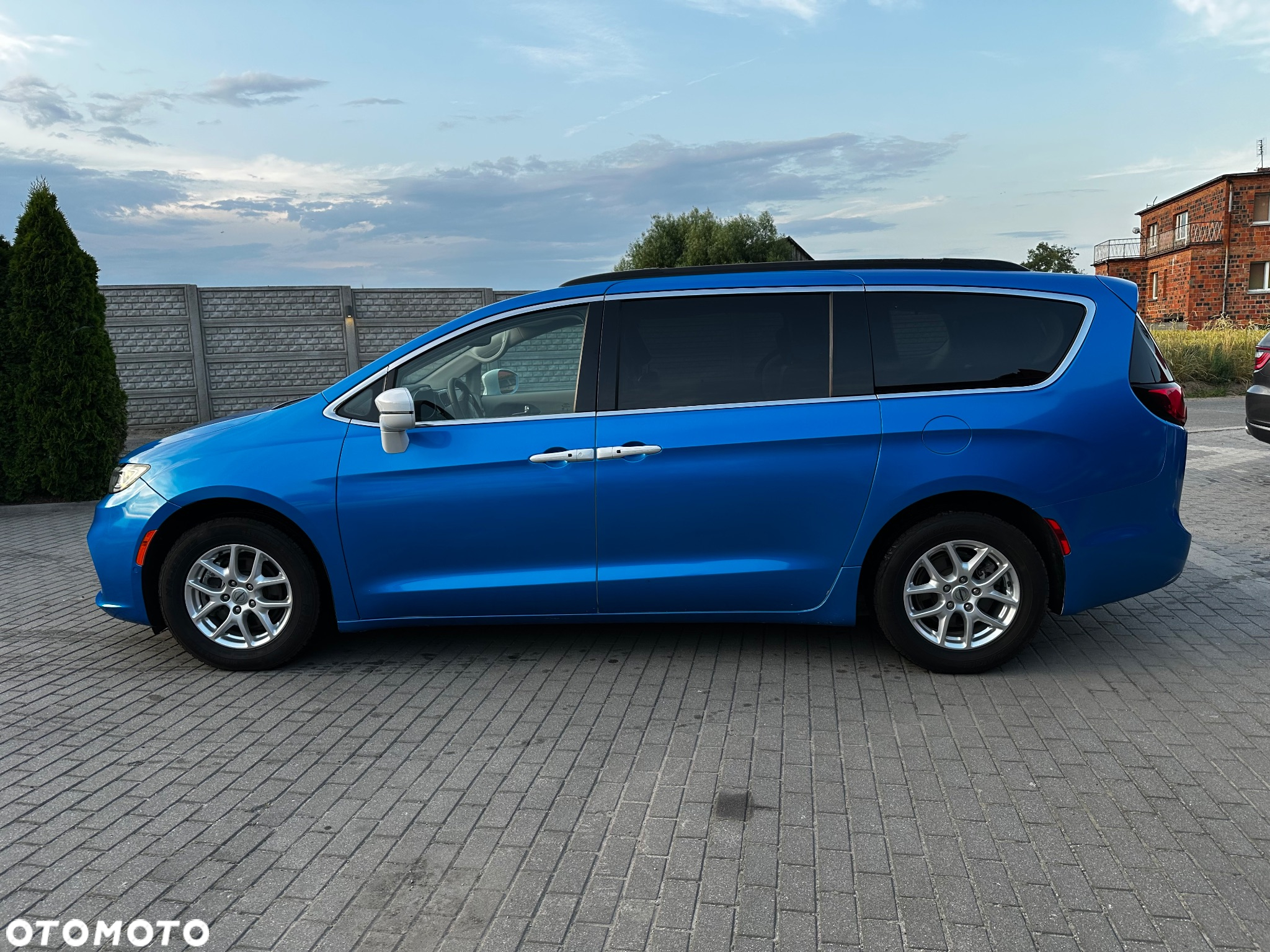 Chrysler Pacifica - 8