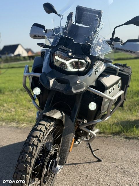 BMW F - 19