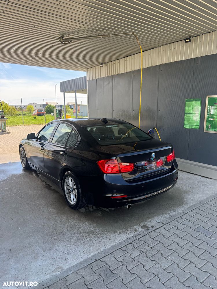 BMW Seria 3 318d - 3
