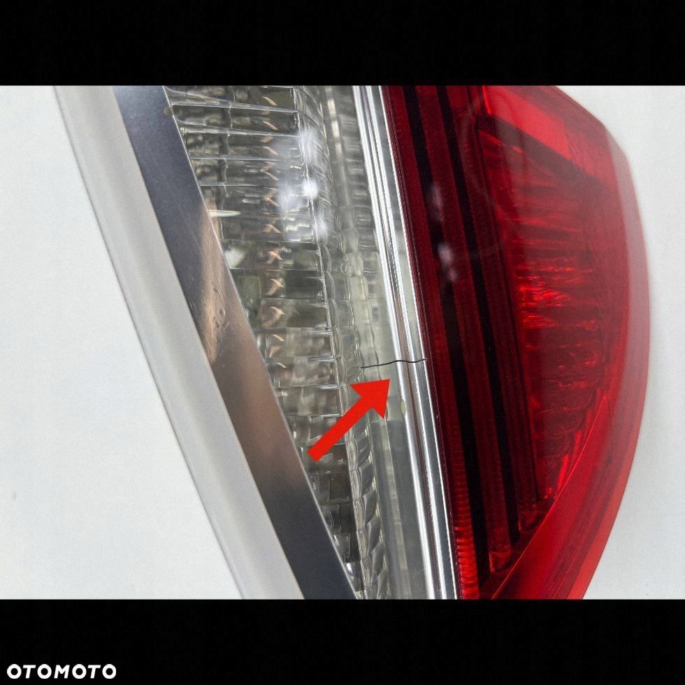 BMW 3 E91 LAMPA PRAWA TYŁ W KLAPĘ 7160064 - 3