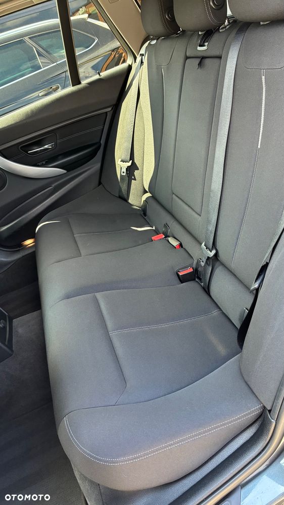 BMW Seria 3 318d Sport Line - 14