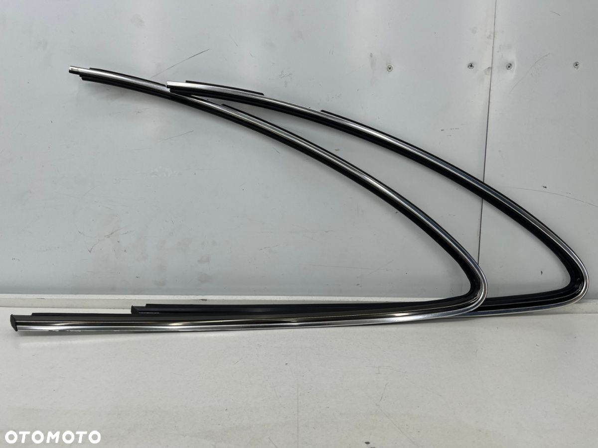 Listwa Mercedes CLK W208 C208 coupe 97-02r. lewa tylna zewnętrzna ozdobna szyby bocznej karoseryjnej - 1