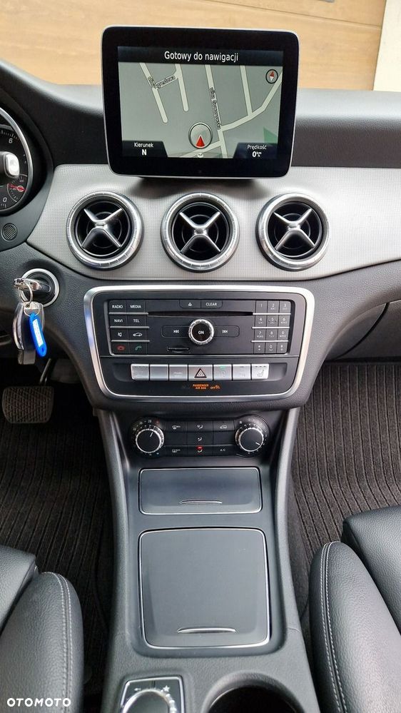 Mercedes-Benz CLA - 27