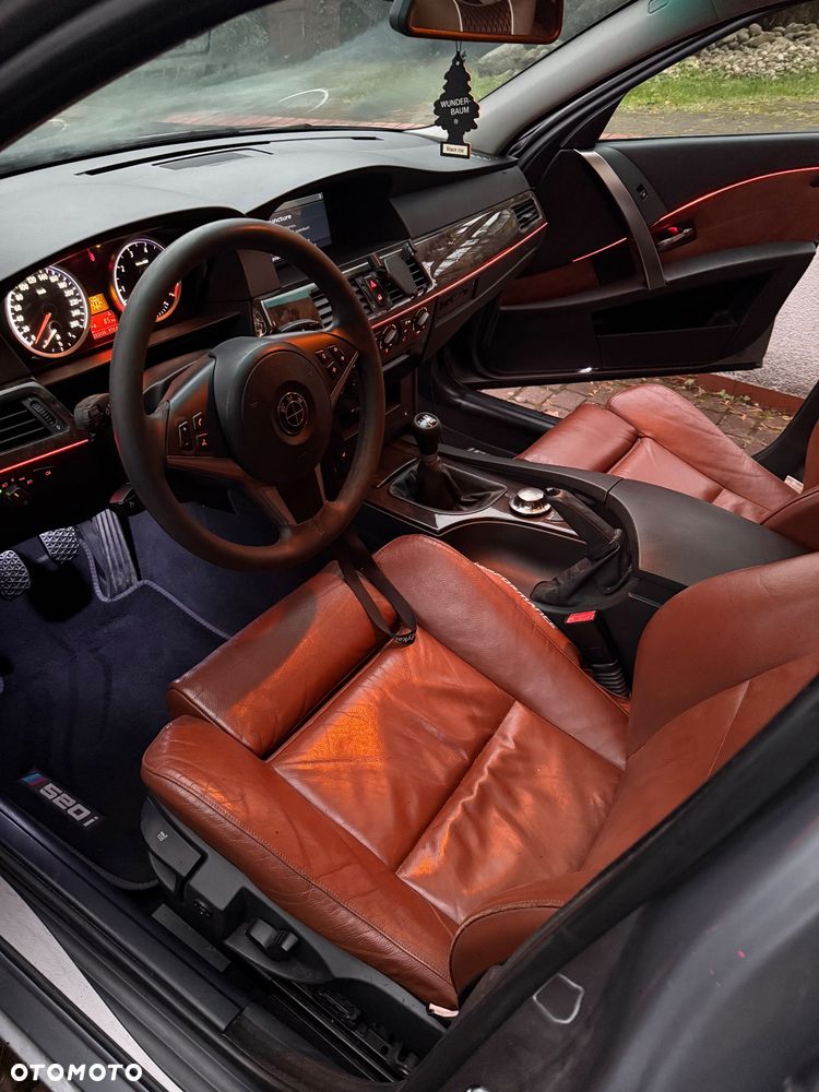BMW Seria 5 520i - 6