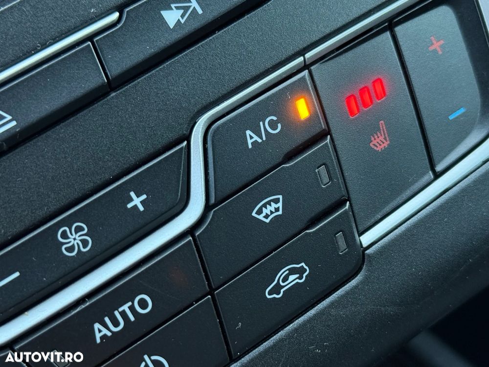 Ford Mondeo 2.0 TDCi Powershift Business - 32