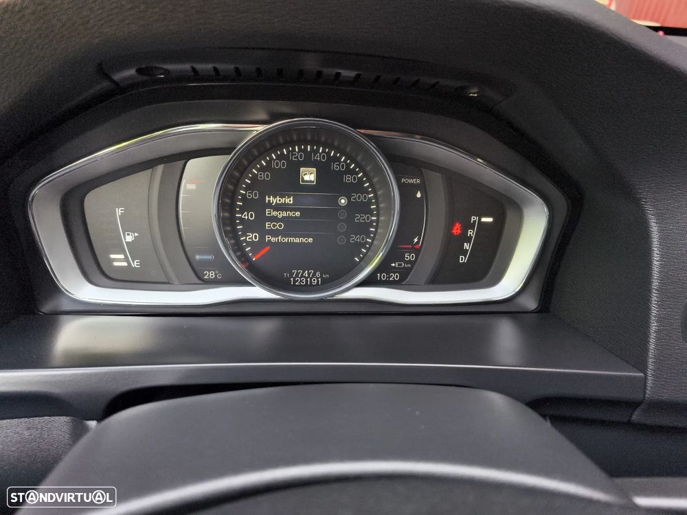 Volvo V60 2.4 D6 Momentum AWD Phev - 19