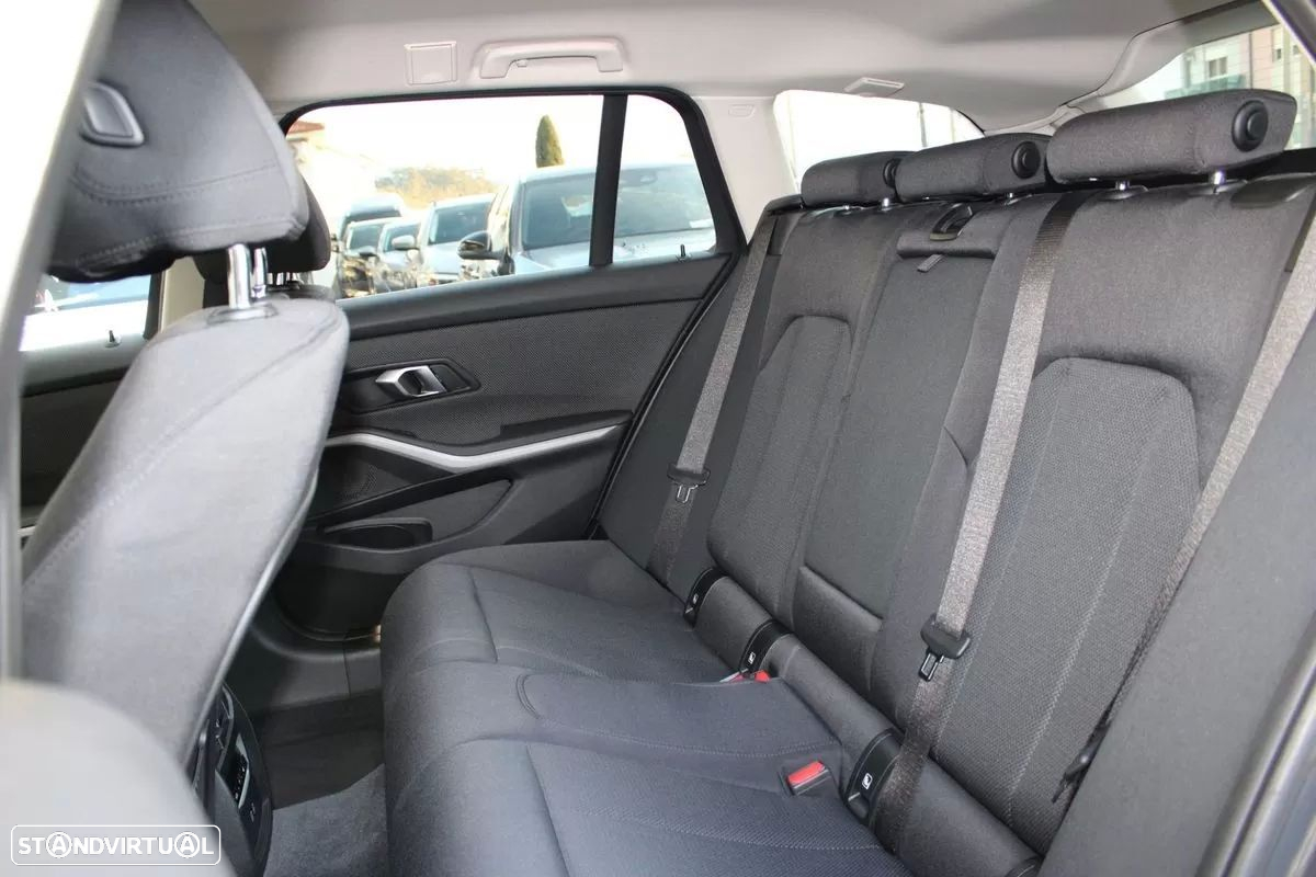 BMW 320 d Touring Advantage Auto - 8