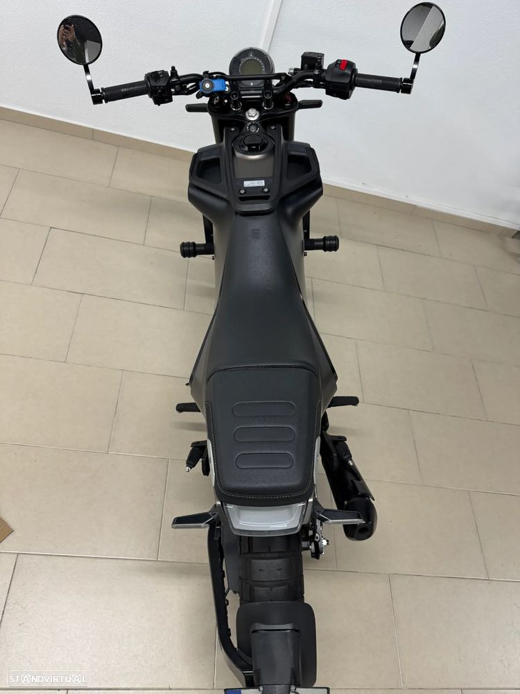 Husqvarna Svartpilen 401 - 6