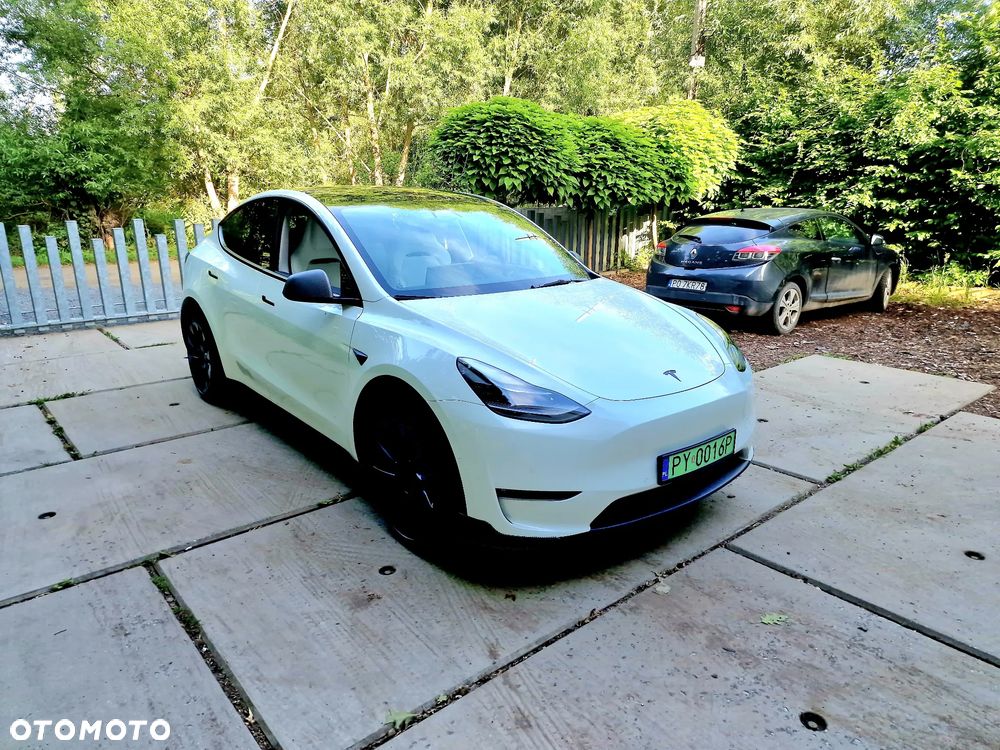 Tesla Model Y Long Range AWD - 2