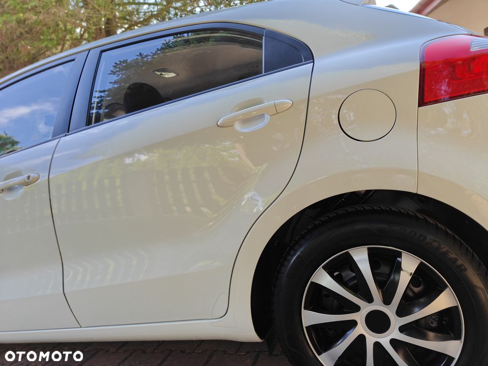 Kia Rio - 11