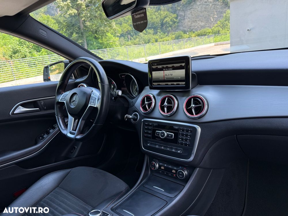 Mercedes-Benz CLA 220 CDI 7G-DCT AMG Line - 23