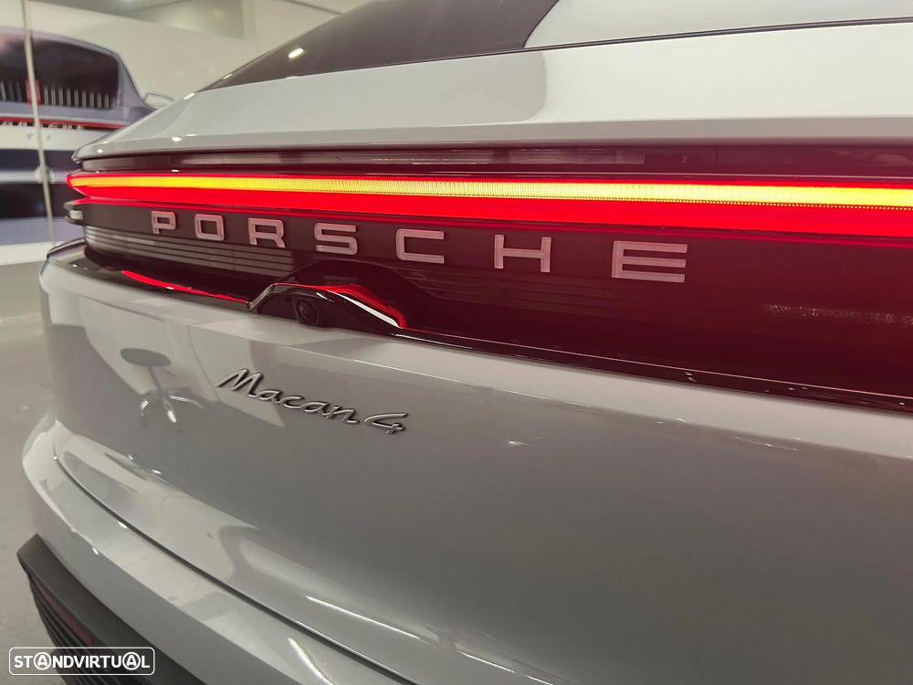 Porsche Macan Electric 4 - 8