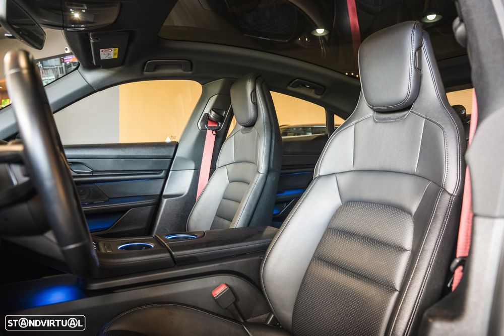 Porsche Taycan 4 - 6