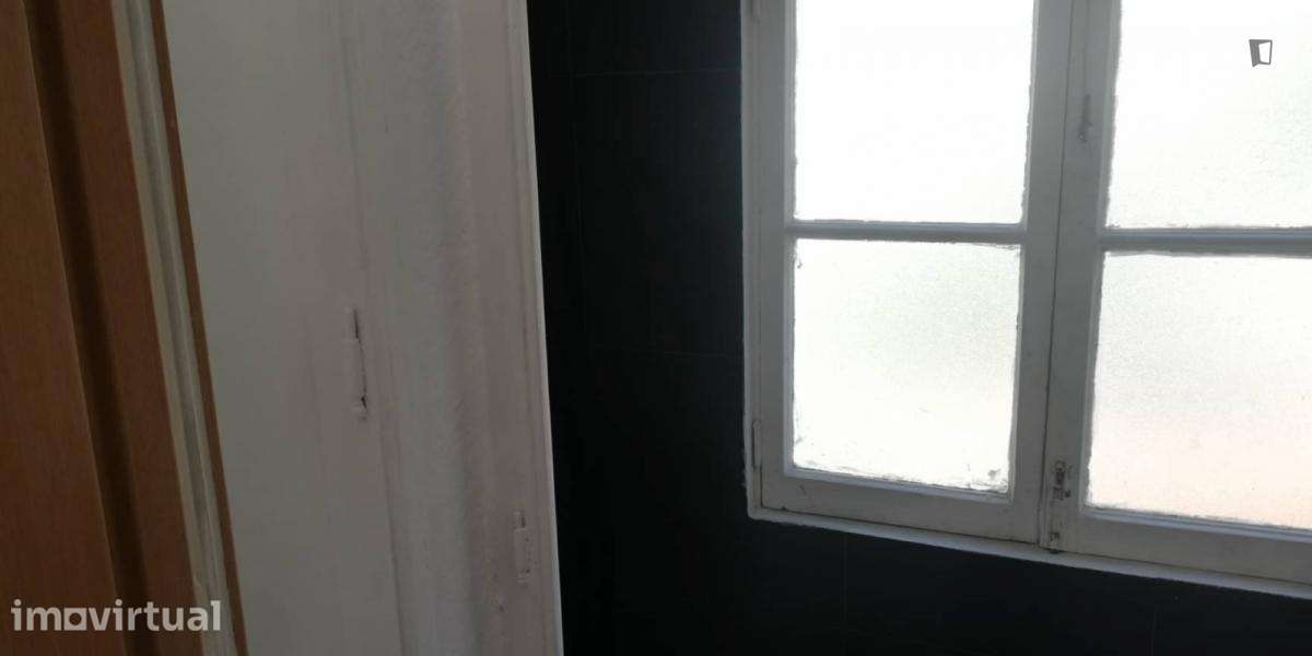 Quarto - localizado em Anjos Lisbon - Grande imagem: 4/27