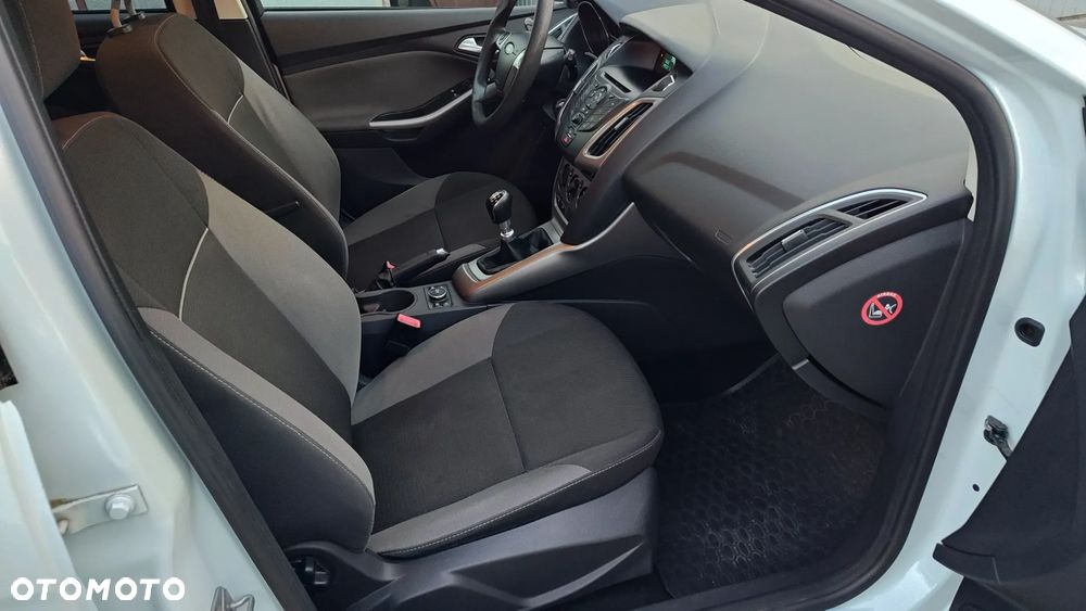 Ford Focus 1.6 TDCi DPF Ambiente - 13