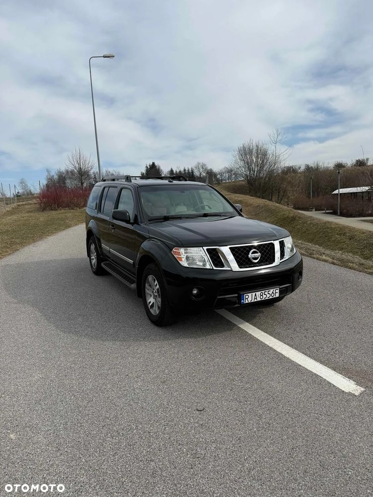 Nissan Pathfinder - 2