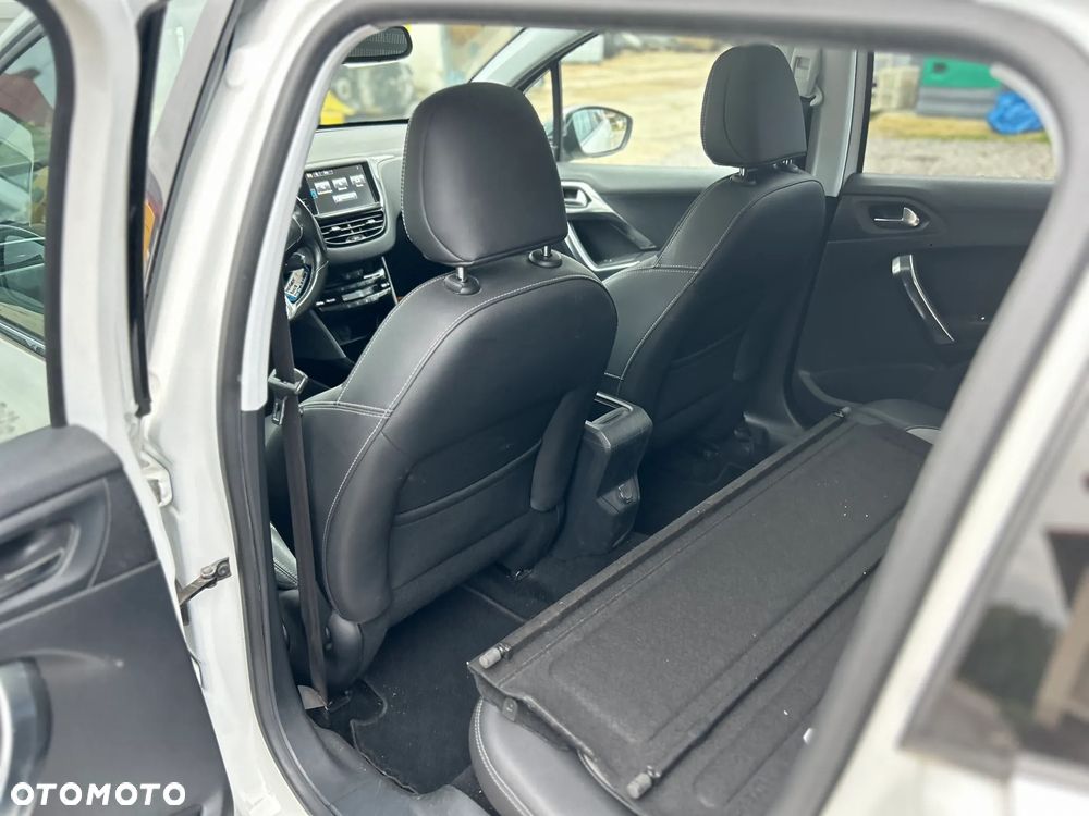 Peugeot 2008 - 11