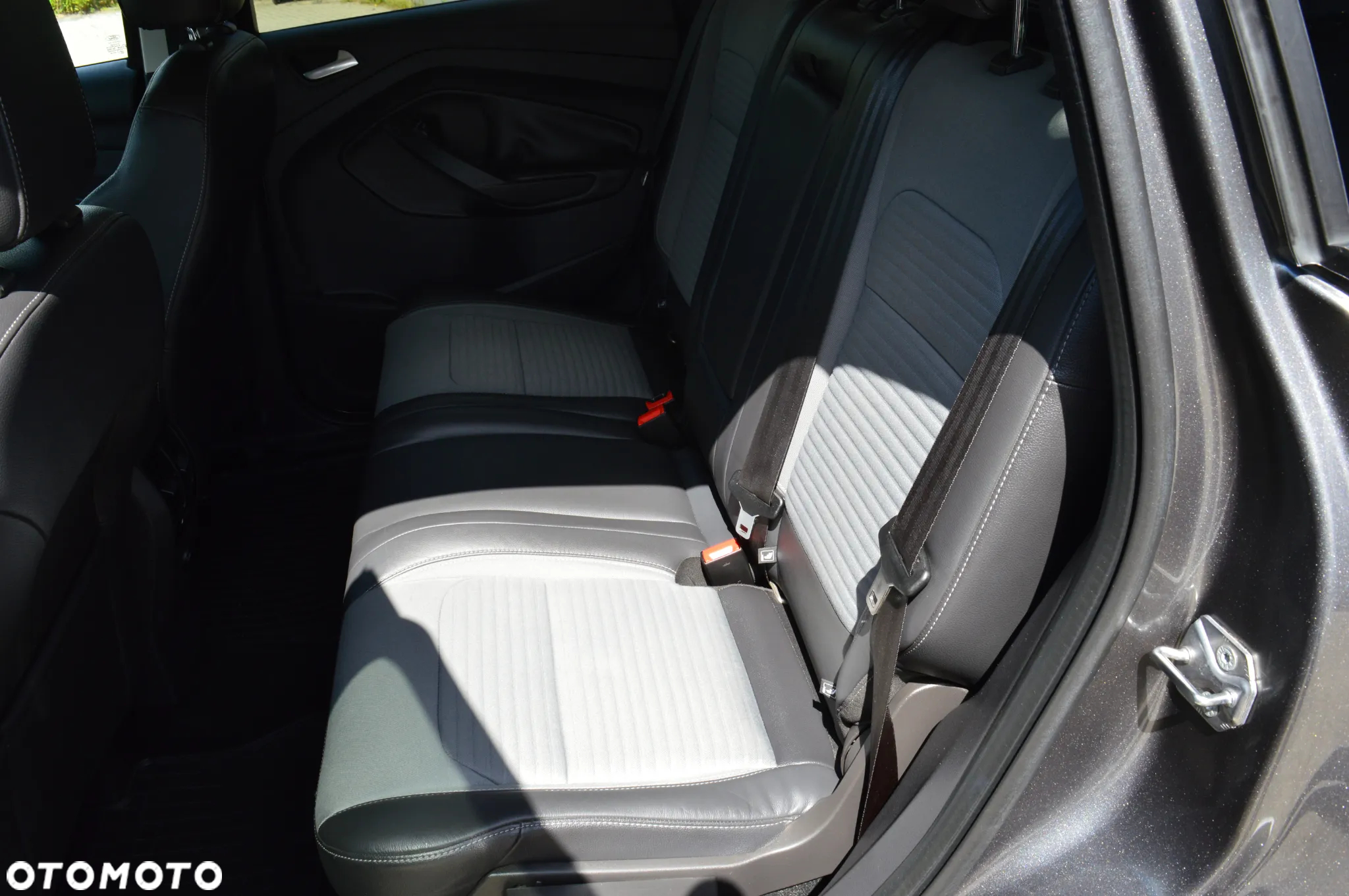 Ford Kuga 2.0 TDCi 2x4 Titanium - 14