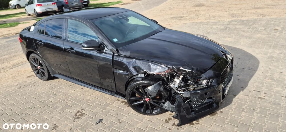 Jaguar XE - 2