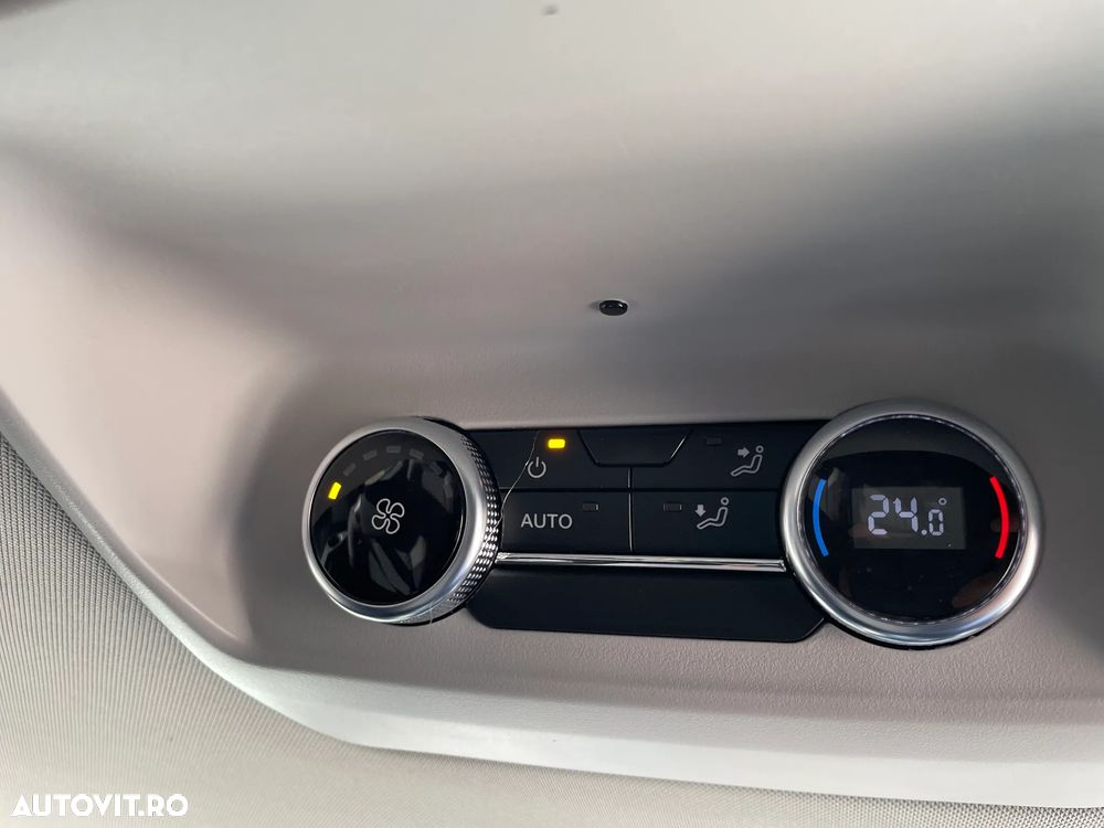 Volkswagen Caravelle - 17