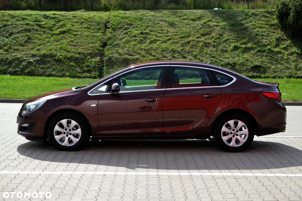 Opel Astra IV 1.4 T Executive S&S - 24