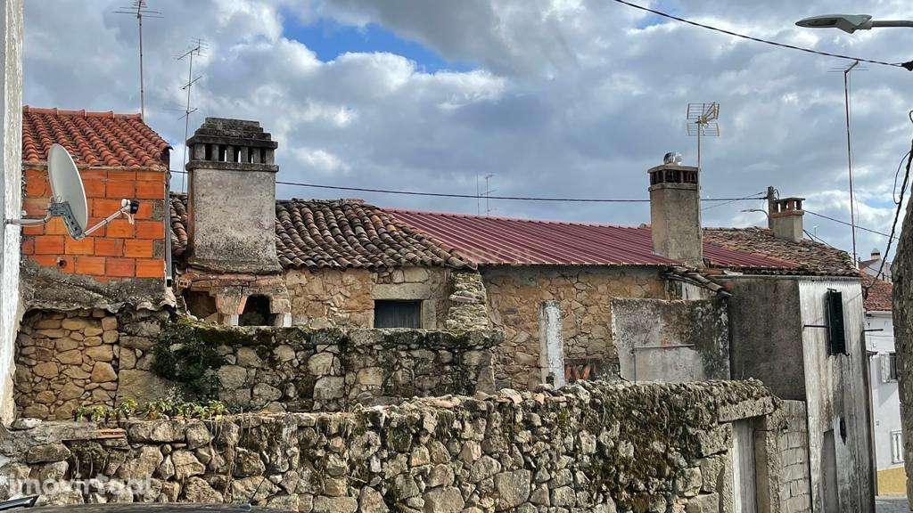 Moradia em pedra, Escalos de Baixo, Castelo Branco - Grande imagem: 4/5