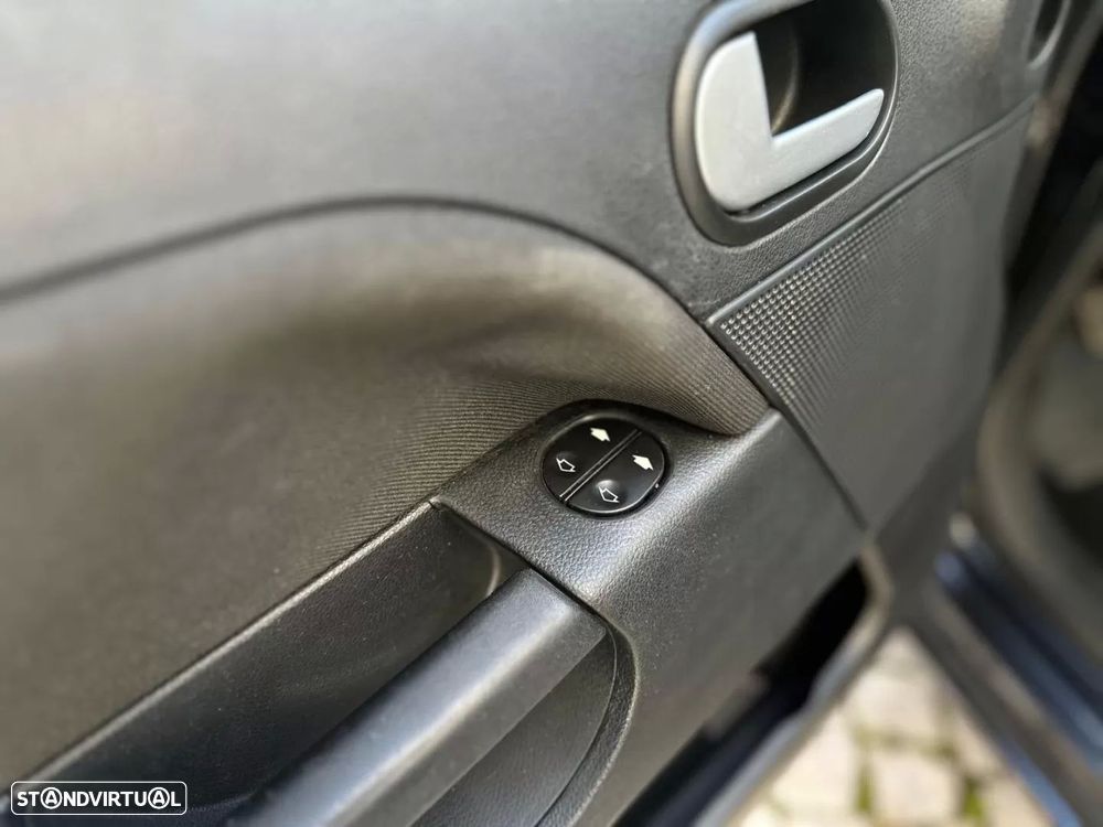 Ford Fiesta 1.25 Ghia - 22