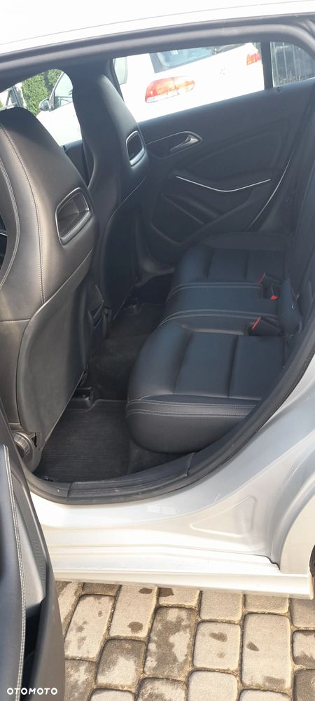 Mercedes-Benz CLA Shooting Brake 180 d - 13