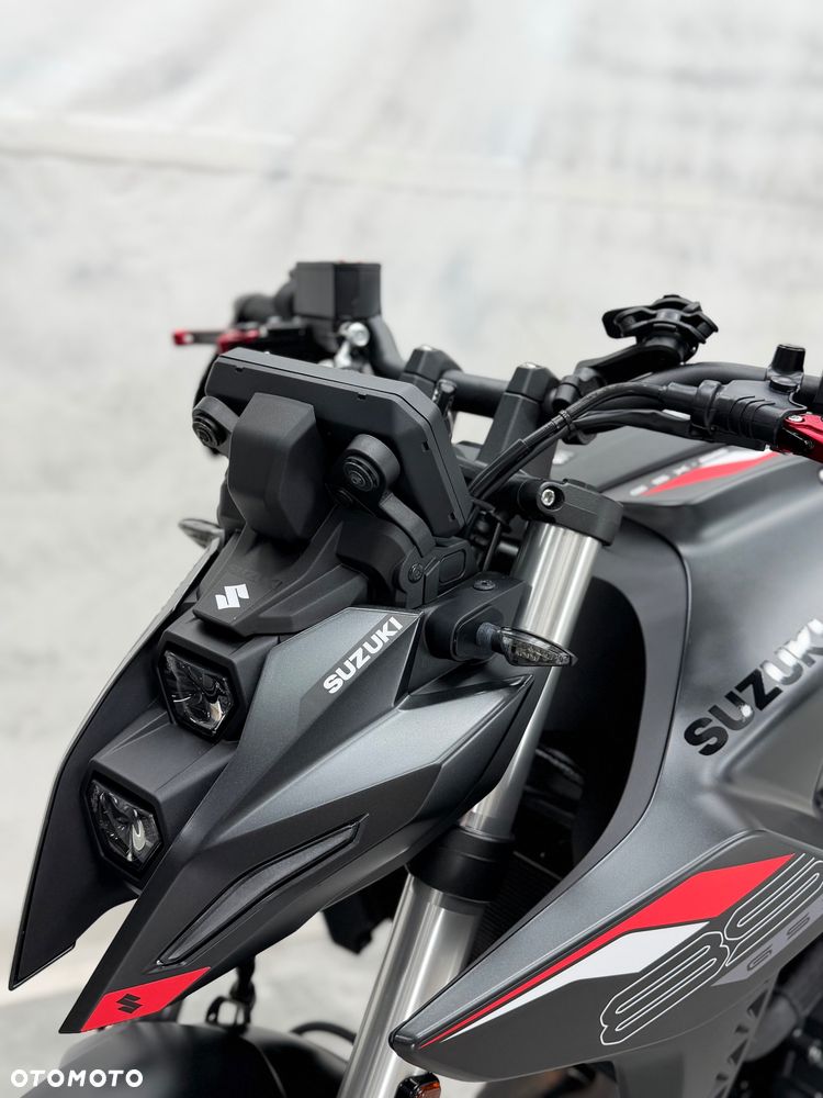Suzuki GSX - 17