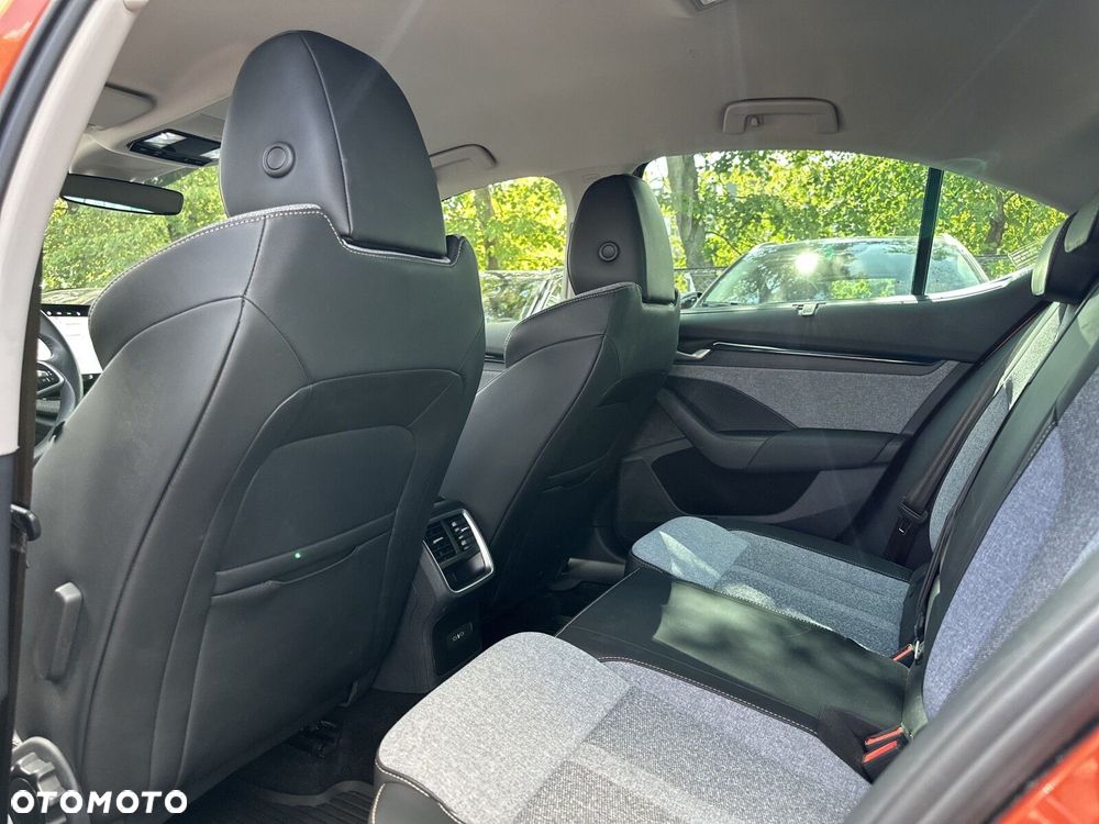 Skoda Octavia 1.5 TSI mHEV Selection DSG - 32