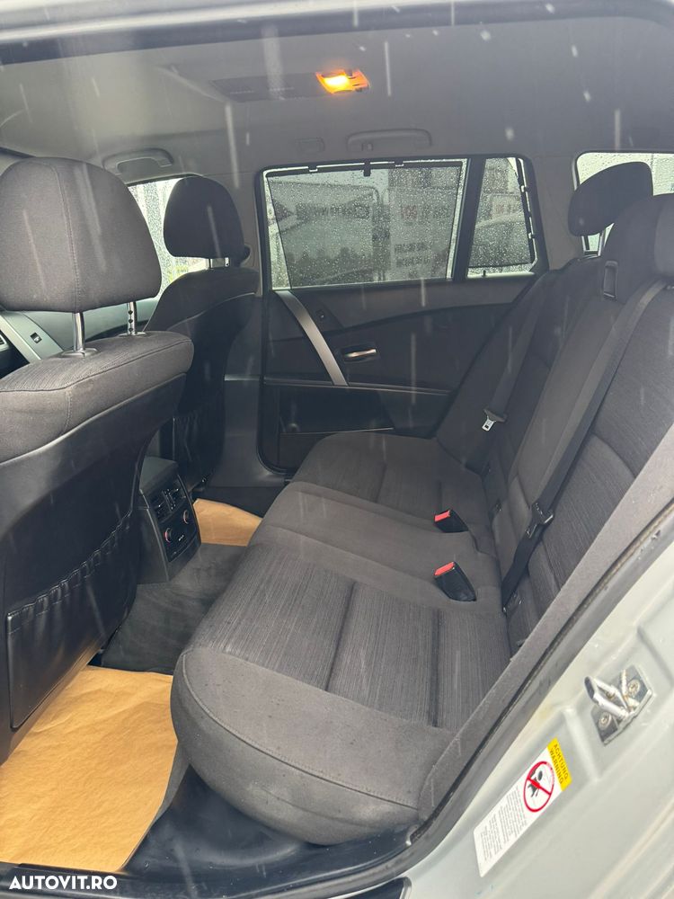 BMW Seria 5 525dA touring - 13