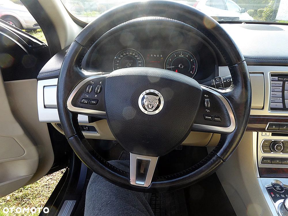 Jaguar XF 3.0 V6 Kompressor AWD - 10