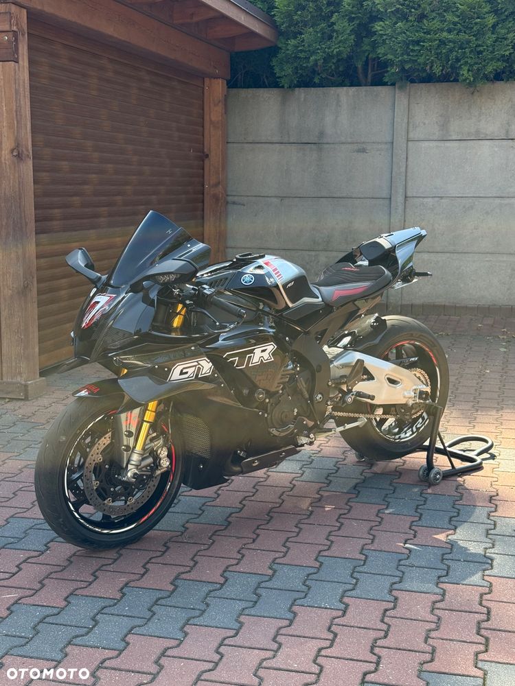 Yamaha R1 - 3