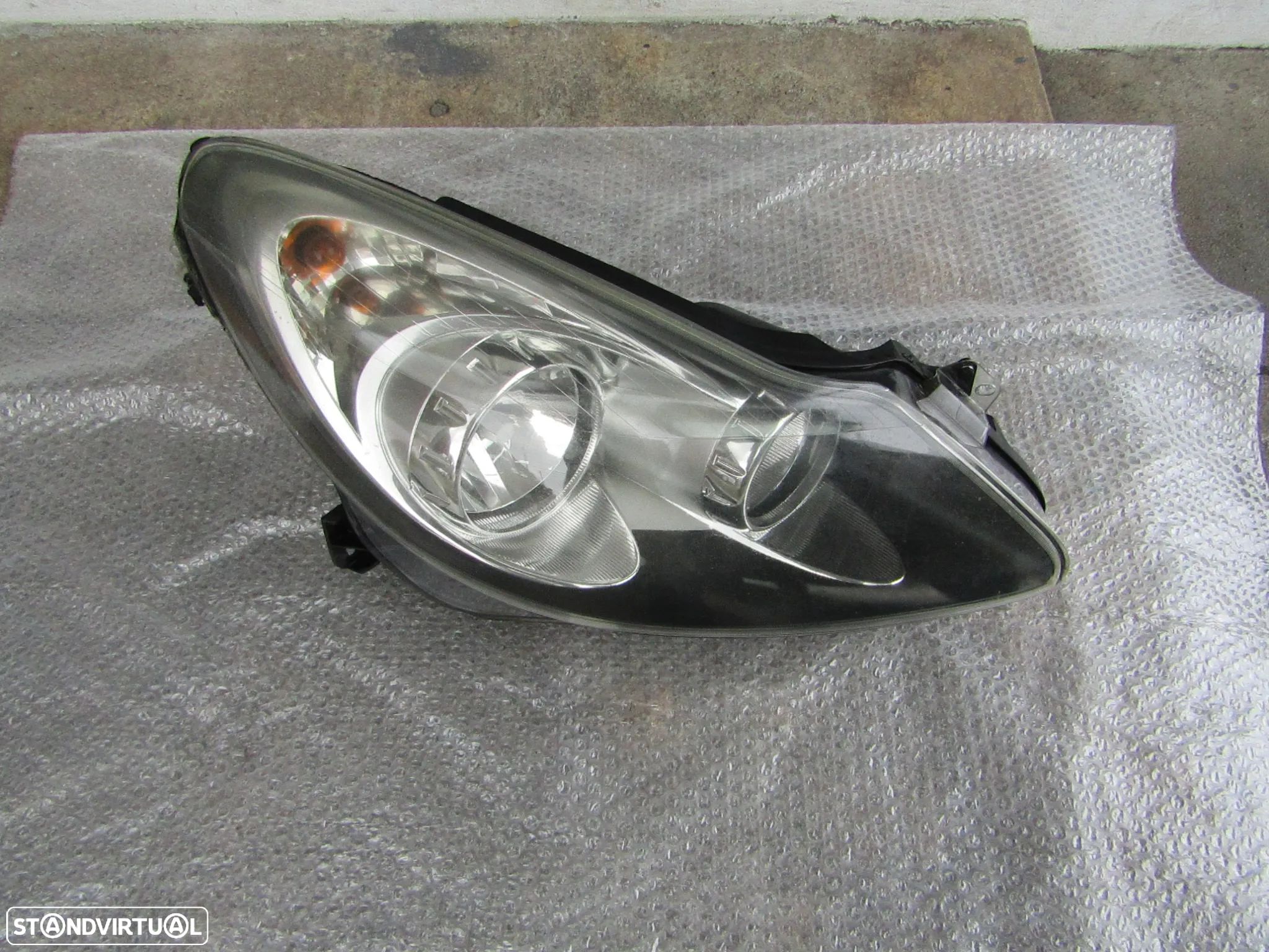 Farol Opel corsa D ano 2007 a 2010 original lado direito(ver detalhes) - 1